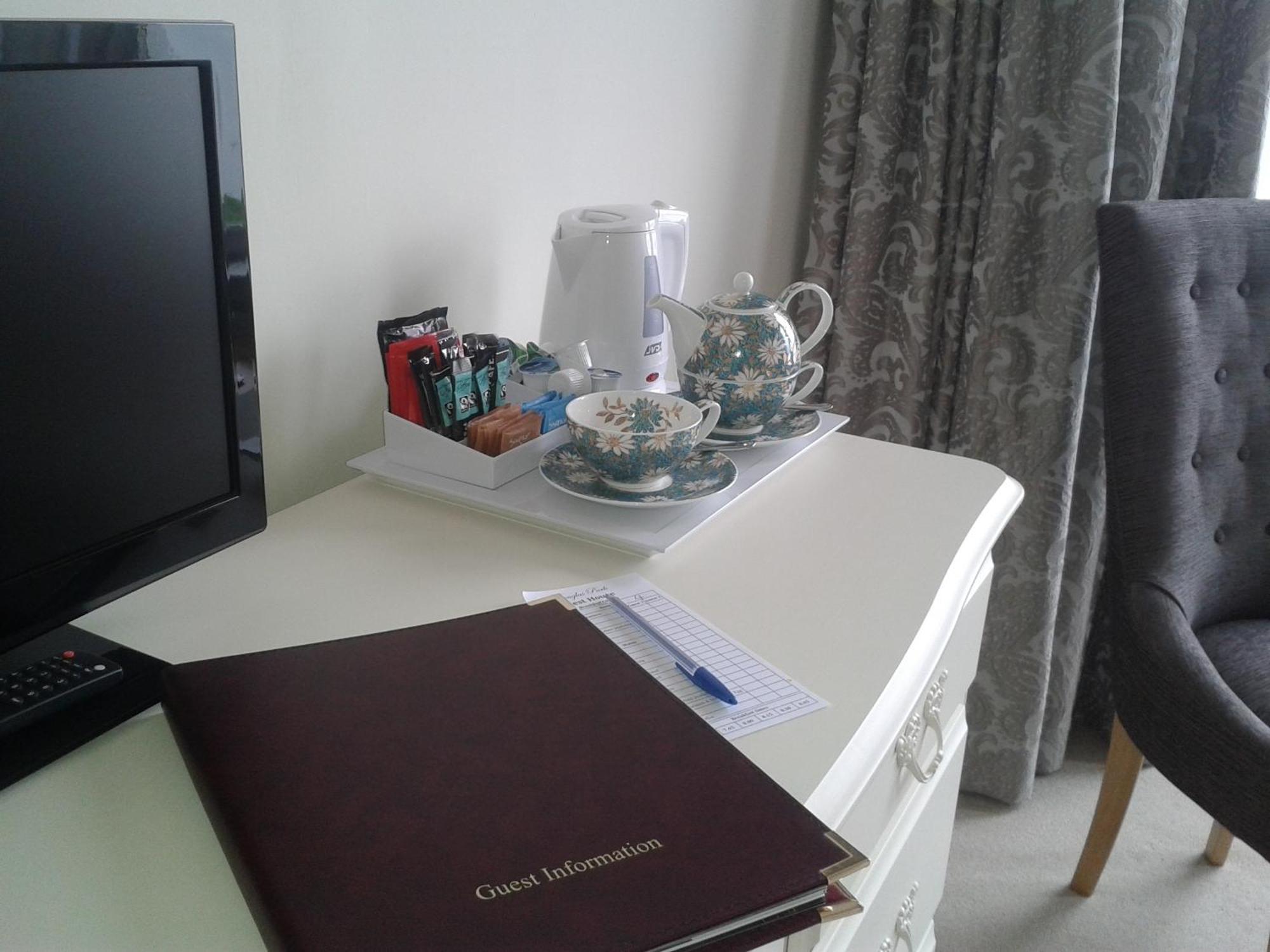 Douglas Park Guest House Kirn Room photo